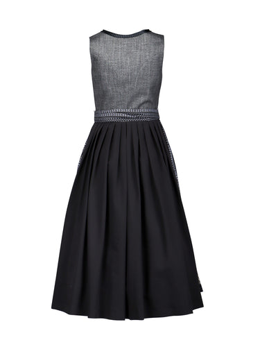 Rückseite Dirndl mit Jacquard-Streifenschürze