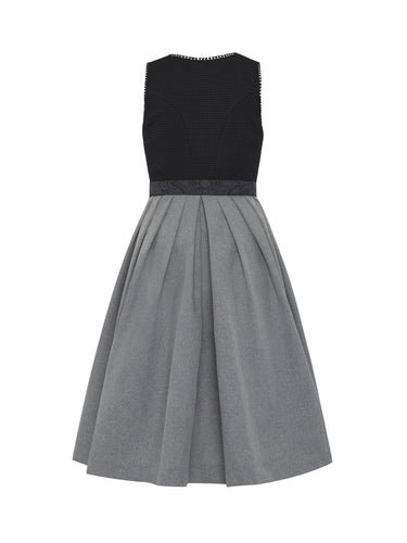Rückseite Dirndl mit Jacquard-Oberteil und Besenborte
