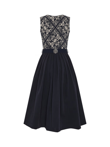 Rückseite Dirndl mit  Jacquard-Oberteil