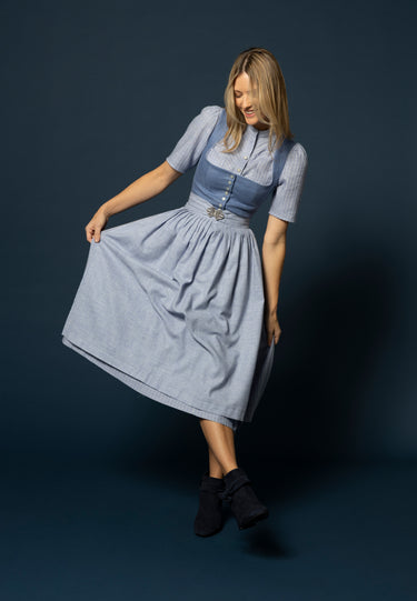 Dirndl mit gestreiftem Rock und Leinenoberteil